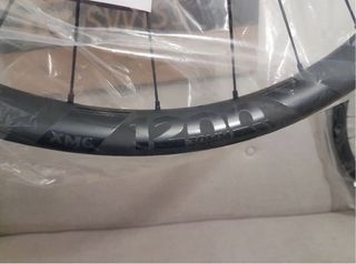 Rueda DT Swiss XMC 1200 27.5 delantera