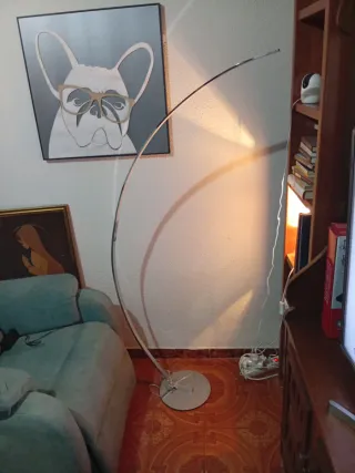 Lámpara de diseño arco metálica