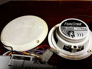 Radio y altavoces para barco