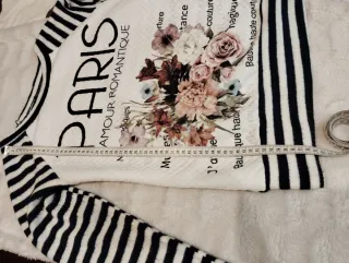 Sudadera blanca y azul marino