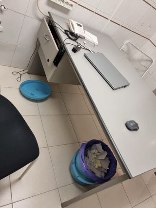 Conjunto despacho: mesa y armario gris