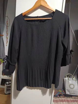 Blusa negra de manga larga nueva