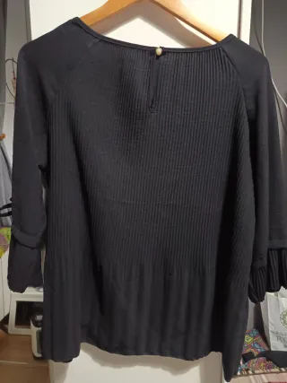 Blusa negra de manga larga nueva