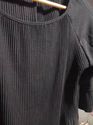 Blusa negra de manga larga nueva