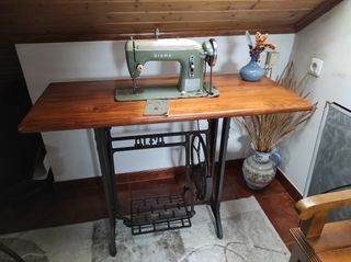 Maquina coser antigua.