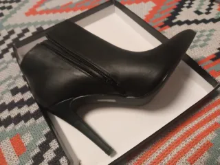 Botines tacón aguja negros sin estrenar