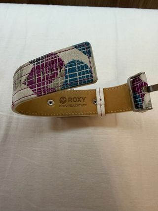 Reloj Roxy Cuadrado Diseño Multicolor
