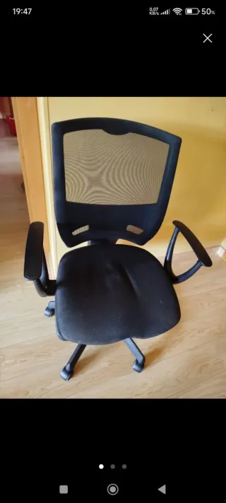 Silla de oficina giratoria negra