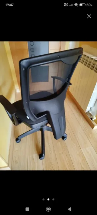 Silla de oficina giratoria negra