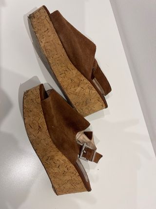 Sandalias cuña ante marrón