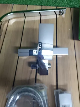 Vetra Columna Ducha Monomando Cuadrada Sena H002