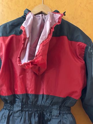 Mono de esquí vintage rojo y negro