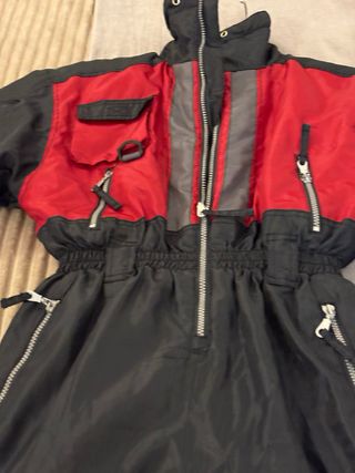 Mono de esquí vintage rojo y negro