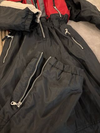 Mono de esquí vintage rojo y negro