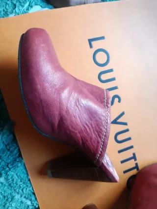 Zuecos rojos de tacón piel