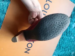 Zuecos rojos de tacón piel