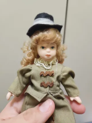 Muñeca de porcelana antigua