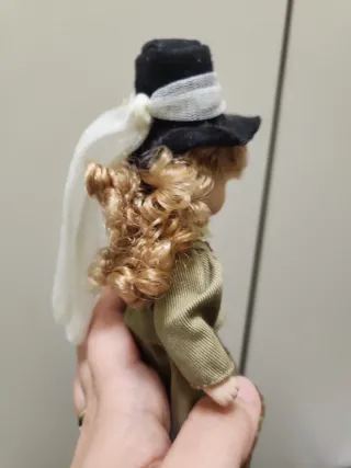 Muñeca de porcelana antigua