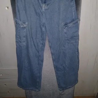 Pantalón cargo Bershka azul