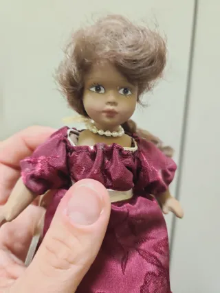Muñeca de porcelana vintage