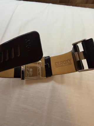 Reloj Roxy Negro y Plateado