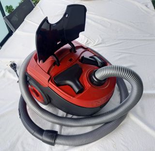 Aspiradora Nilfisk Trineo Roja