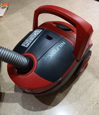 Aspiradora Nilfisk Trineo Roja