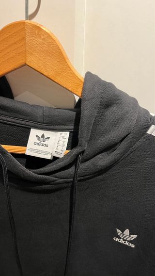 Sudadera Adidas negra con capucha