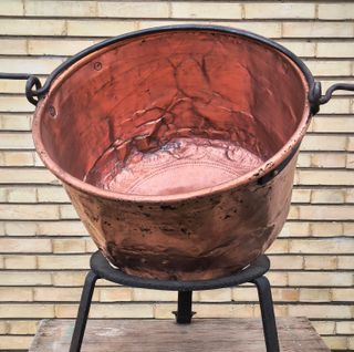 Caldera antigua de cobre