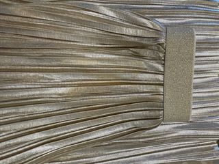 Saia plissada dourada clara