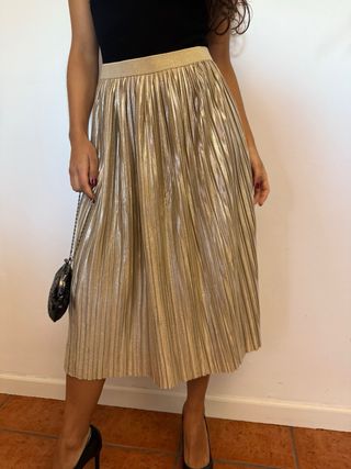 Saia plissada dourada clara
