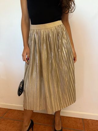Saia plissada dourada clara