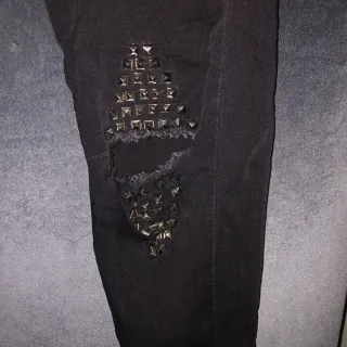 Pantalón vaquero negro con pedrería