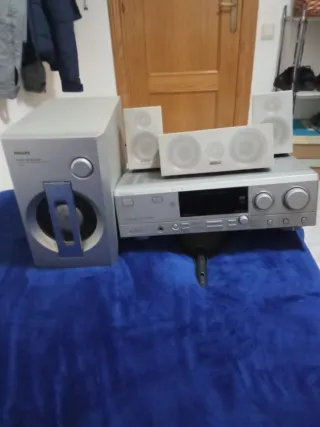 Home Cinema Philips Plata y Blanco