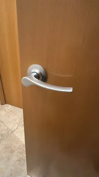 Puerta madera.7 lisas + 2 cristal. Precio unidad