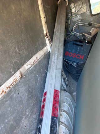 Columna aluminio 32 enchufes.