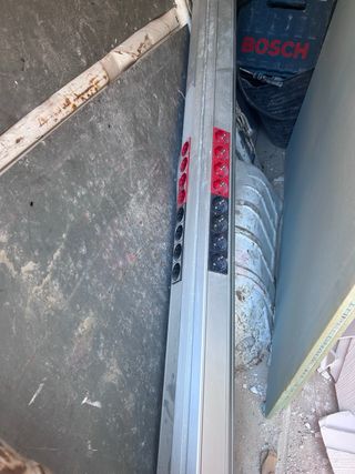 Columna aluminio 32 enchufes.