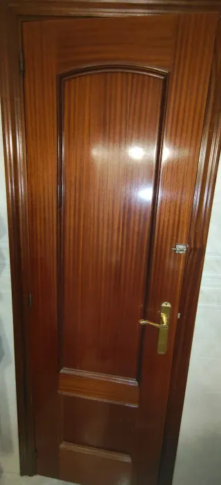 Puertas interiores de madera con cristal