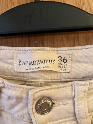 Pantalón campana beige Stradivarius T.36