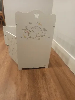 Cuna de juguete para bebé con estampado