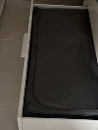 Cama con cajones y cabecero