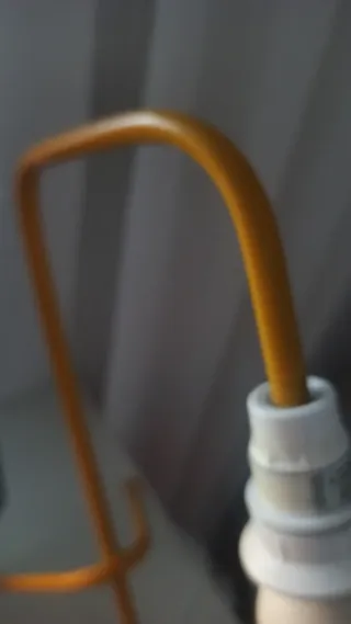 Lámpara de mesa amarilla Maisons du Monde