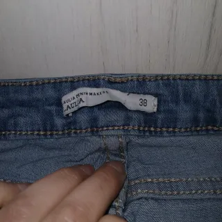 Pantalón vaquero desgastado