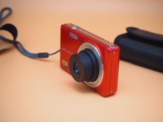 Cámara Olympus VG-110 Roja