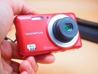 Cámara Olympus VG-110 Roja