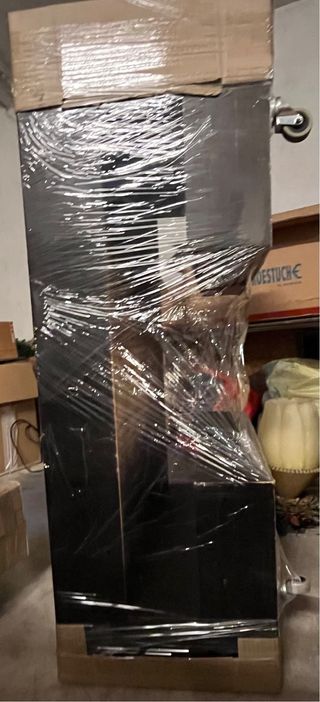 Mesa auxiliar madera oscura con ruedas