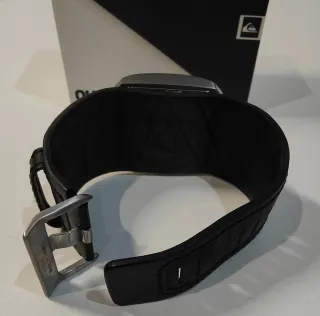 Reloj Quiksilver Negro y Plateado