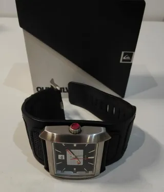 Reloj Quiksilver Negro y Plateado