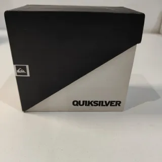 Reloj Quiksilver Negro y Plateado
