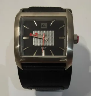 Reloj Quiksilver Negro y Plateado